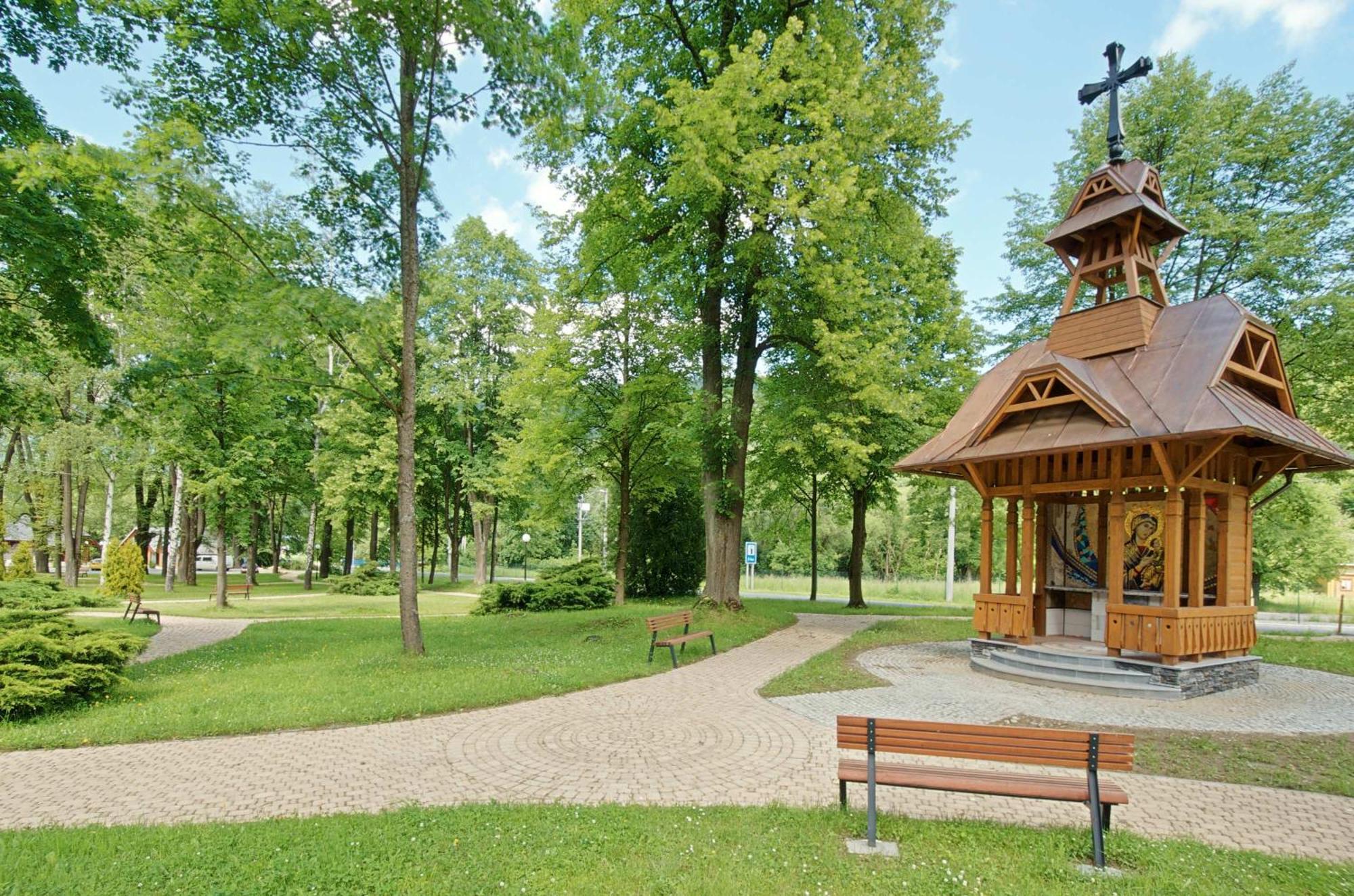 Kupelne Domceky - Kupele Cerveny Klastor Smerdzonka Kültér fotó